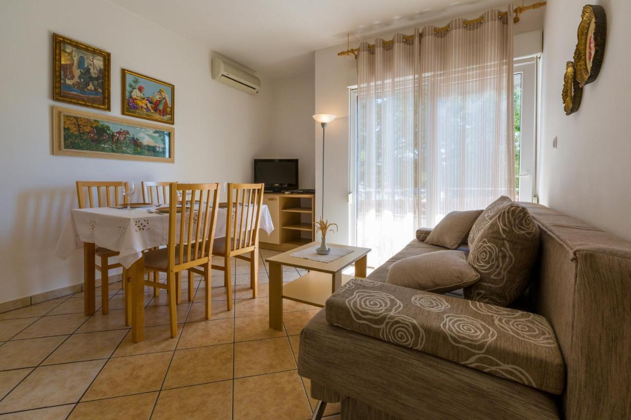 Apartments Domino R Dramalj Ngoại thất bức ảnh