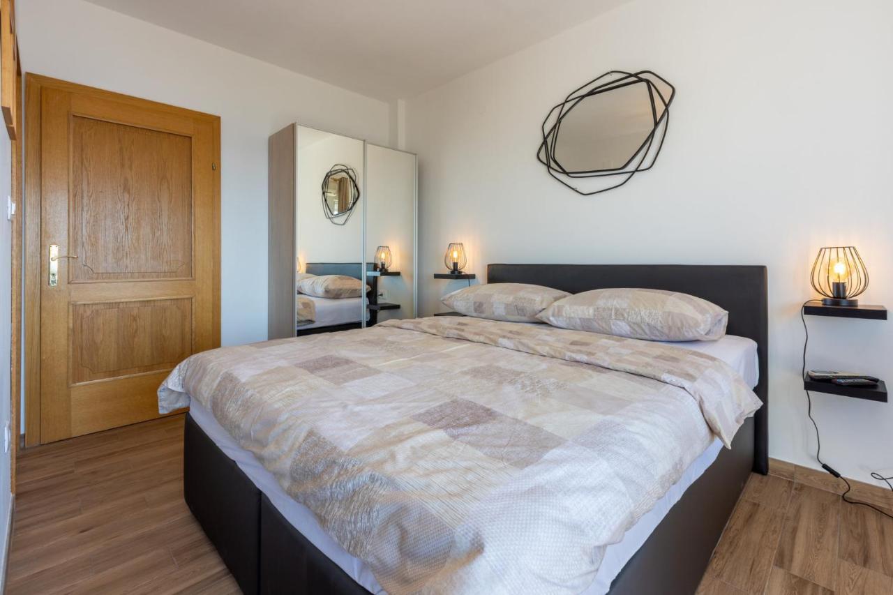 Apartments Domino R Dramalj Ngoại thất bức ảnh